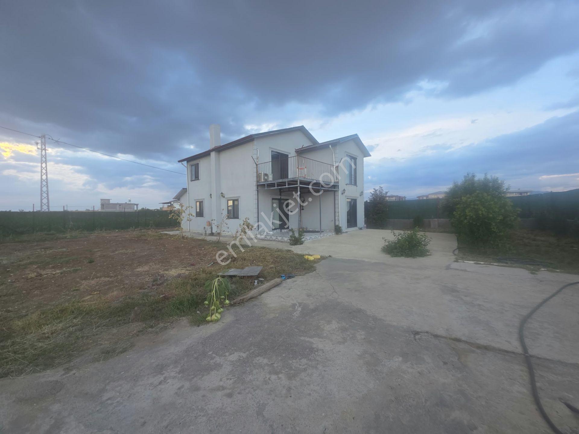 Adıyaman Güzelyurt'ta Geniş Bahçeli Satılık 3+1 Villa — fotoğraf 34