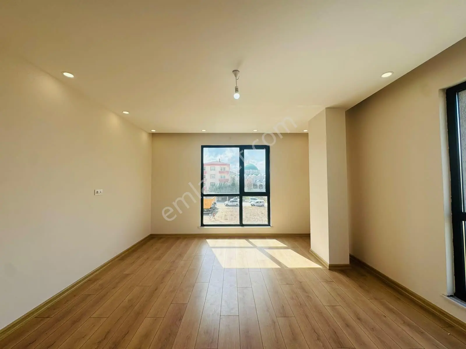 Mer-pa İnş Bağlık Mah'de/ Acil Satılık / İskanlı Cam Balkon Sıfır 2+1 — fotoğraf 2