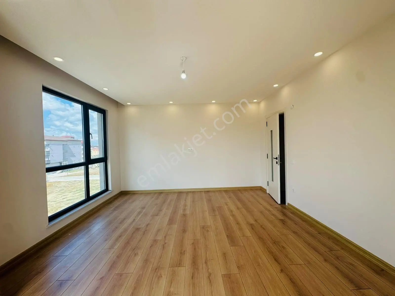 Mer-pa İnş Bağlık Mah'de/ Acil Satılık / İskanlı Cam Balkon Sıfır 2+1 — fotoğraf 13
