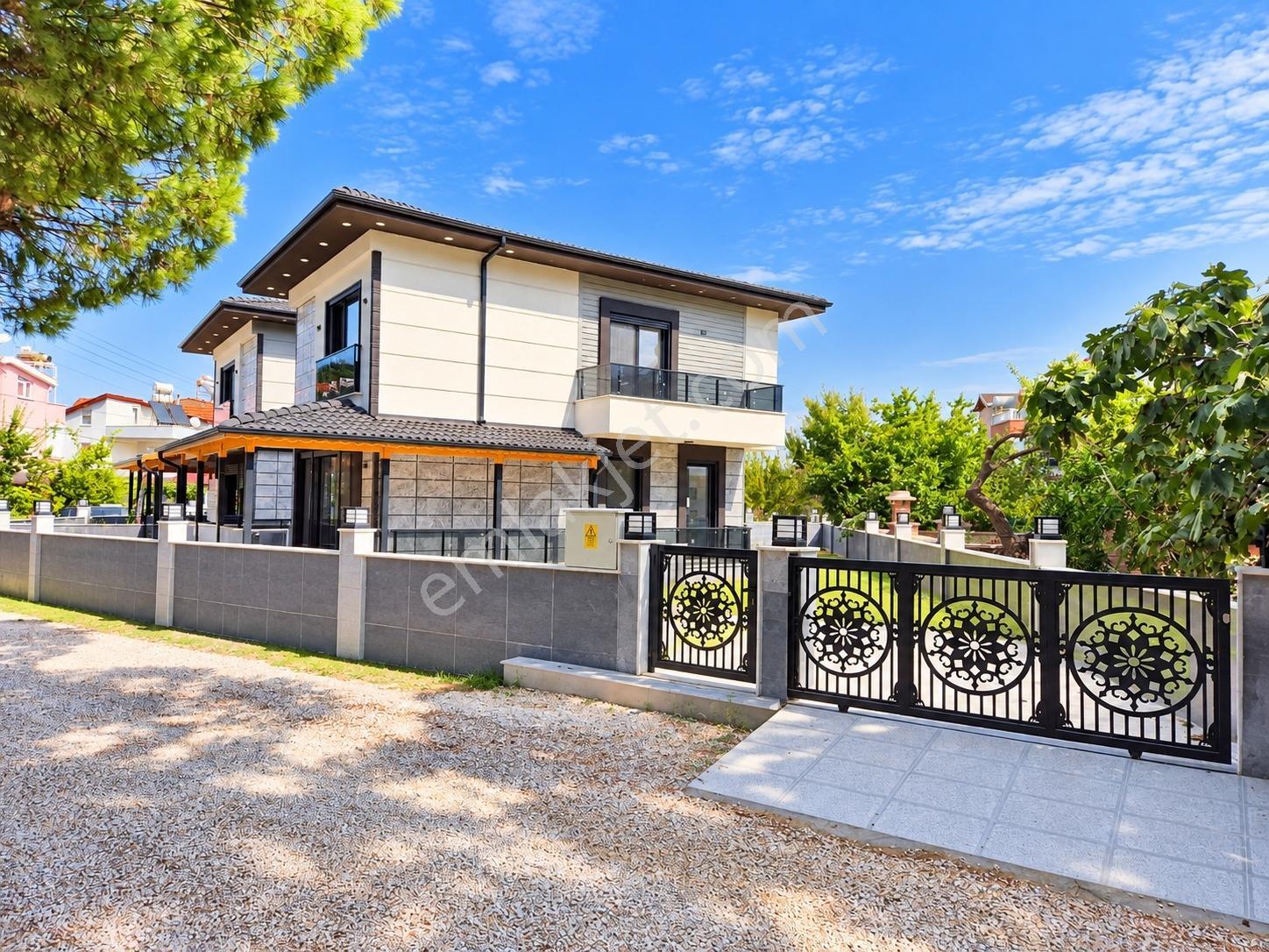 Umas Solutıon'dan Akvaryum Beach'e Yürüme Mesafesinde -3+1 Villa