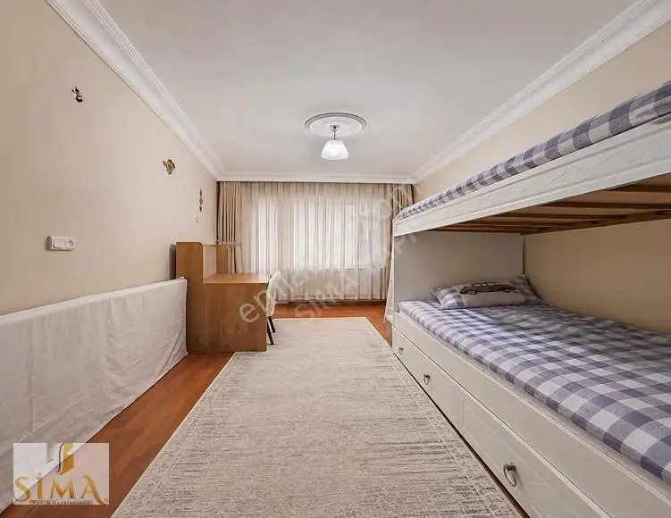 Muhacirde Yürüyüş Yoluna Yakın 140 M2 Balkonlu 3+1 Satılık Daire — fotoğraf 2