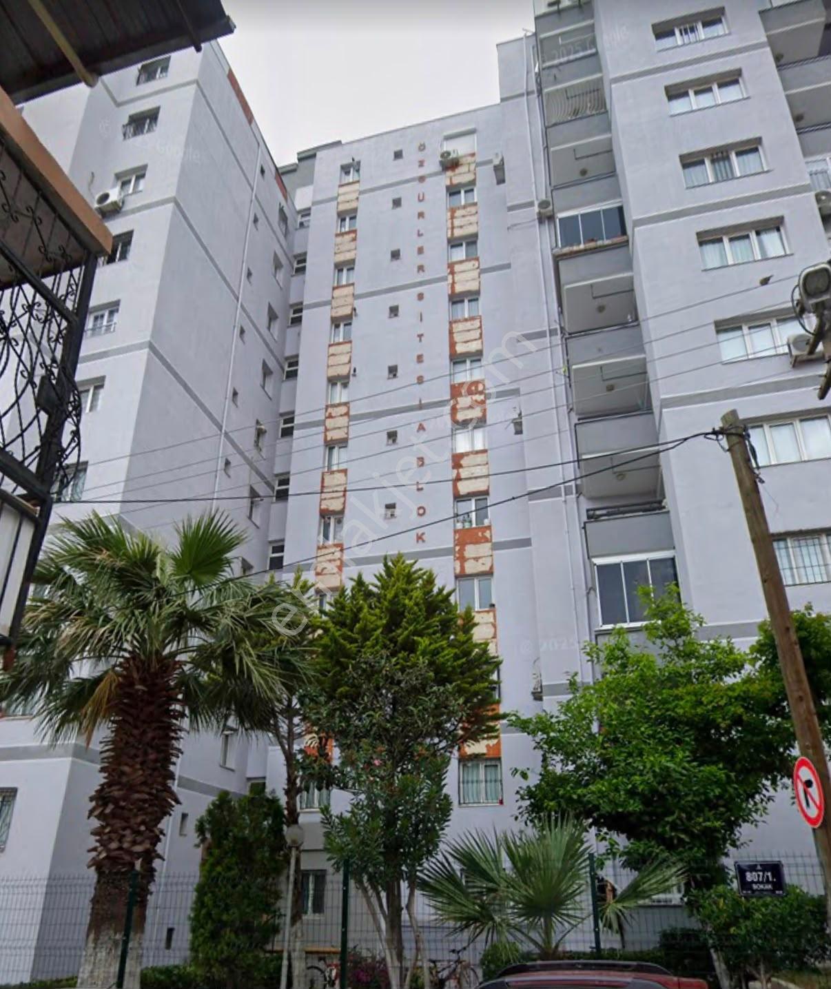 Buca Çamlık Mh. Site İçi Asansörlü Arakat Satılık Daire