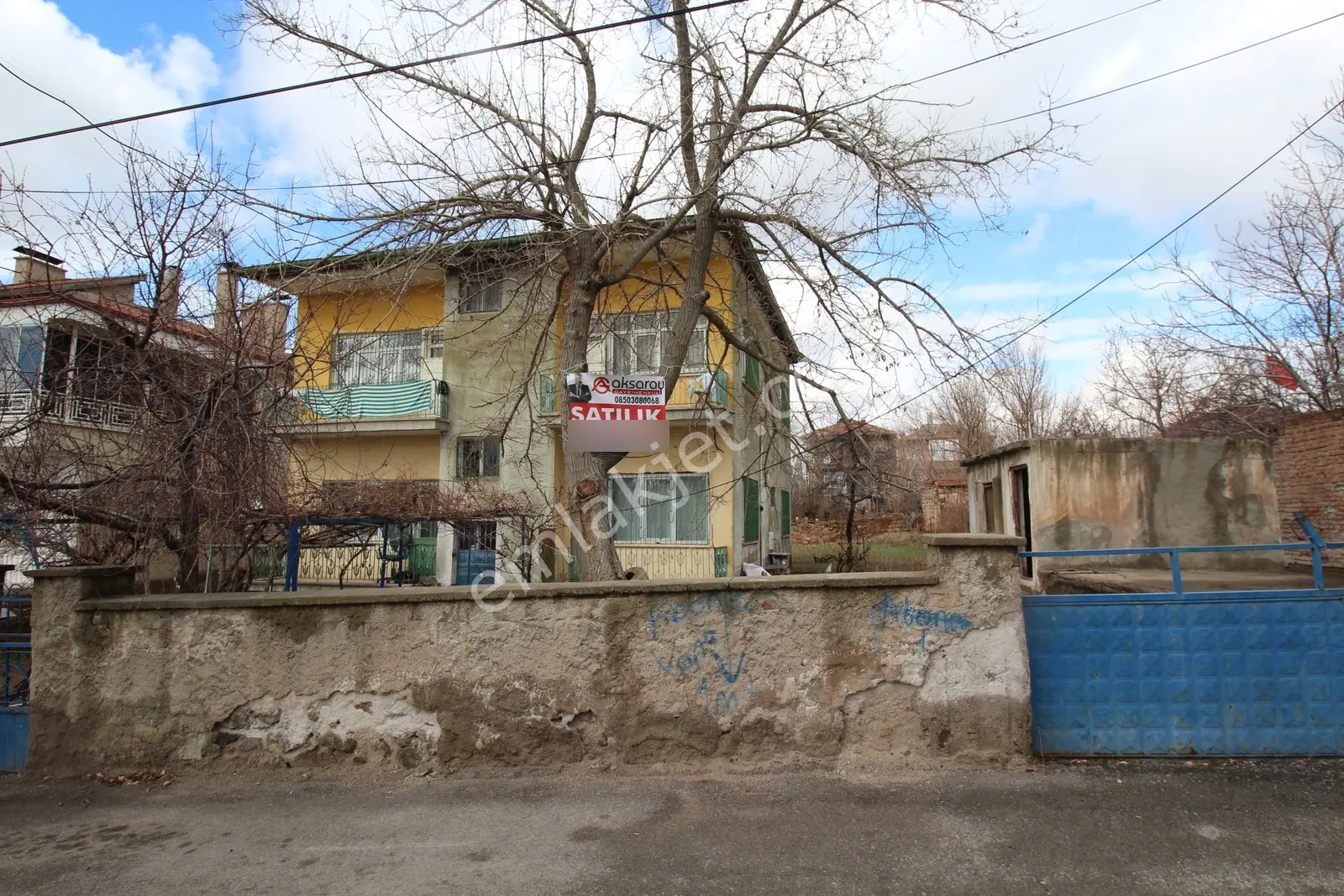 Aksaray Bahçeli Mahallesinde Müstakil Ev Ve Arsası(700M²)