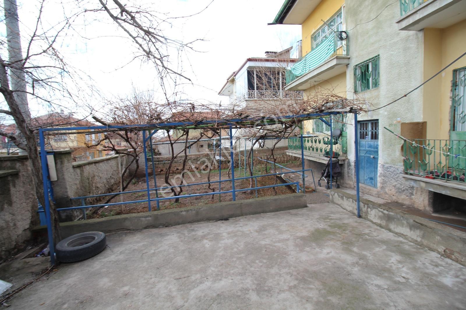 Aksaray Bahçeli Mahallesinde Müstakil Ev Ve Arsası(700m²) — fotoğraf 6