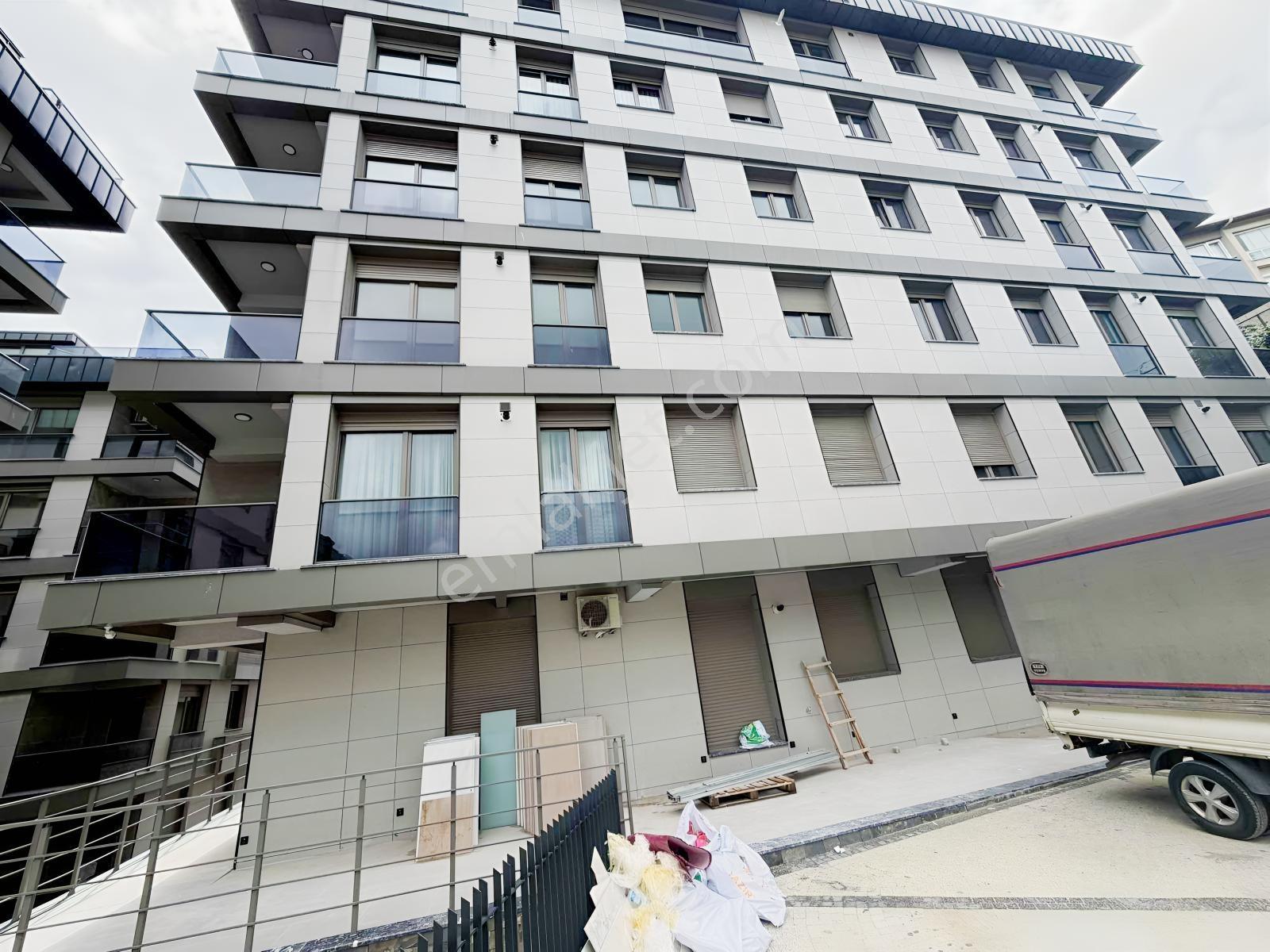 F-l 'den Koşuyolu Altunizade Bağlarbaşı Metro Sitede Sıfır 3+1