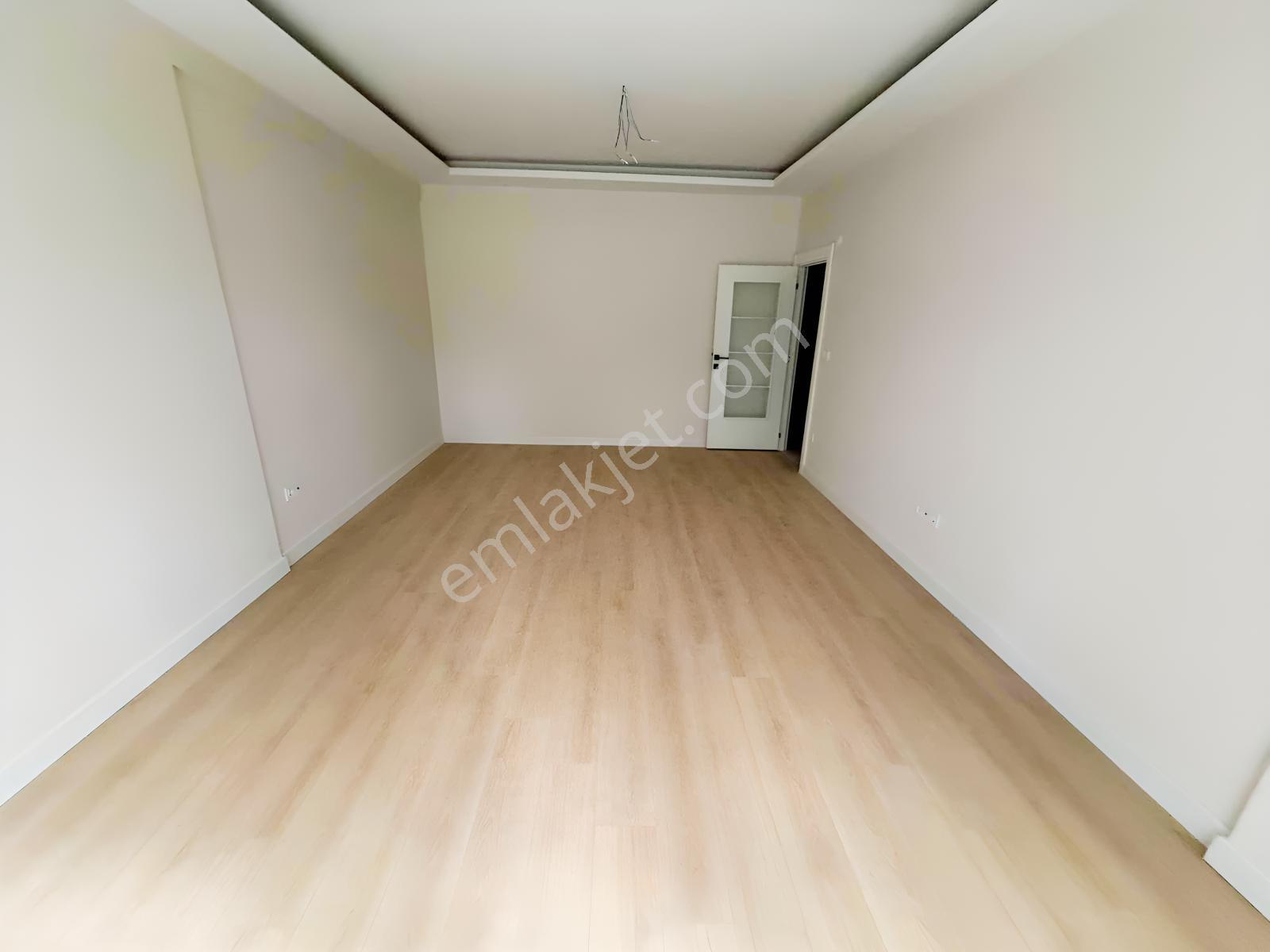 F-l 'den Koşuyolu Altunizade Bağlarbaşı Metro Sitede Sıfır 3+1 — fotoğraf 2