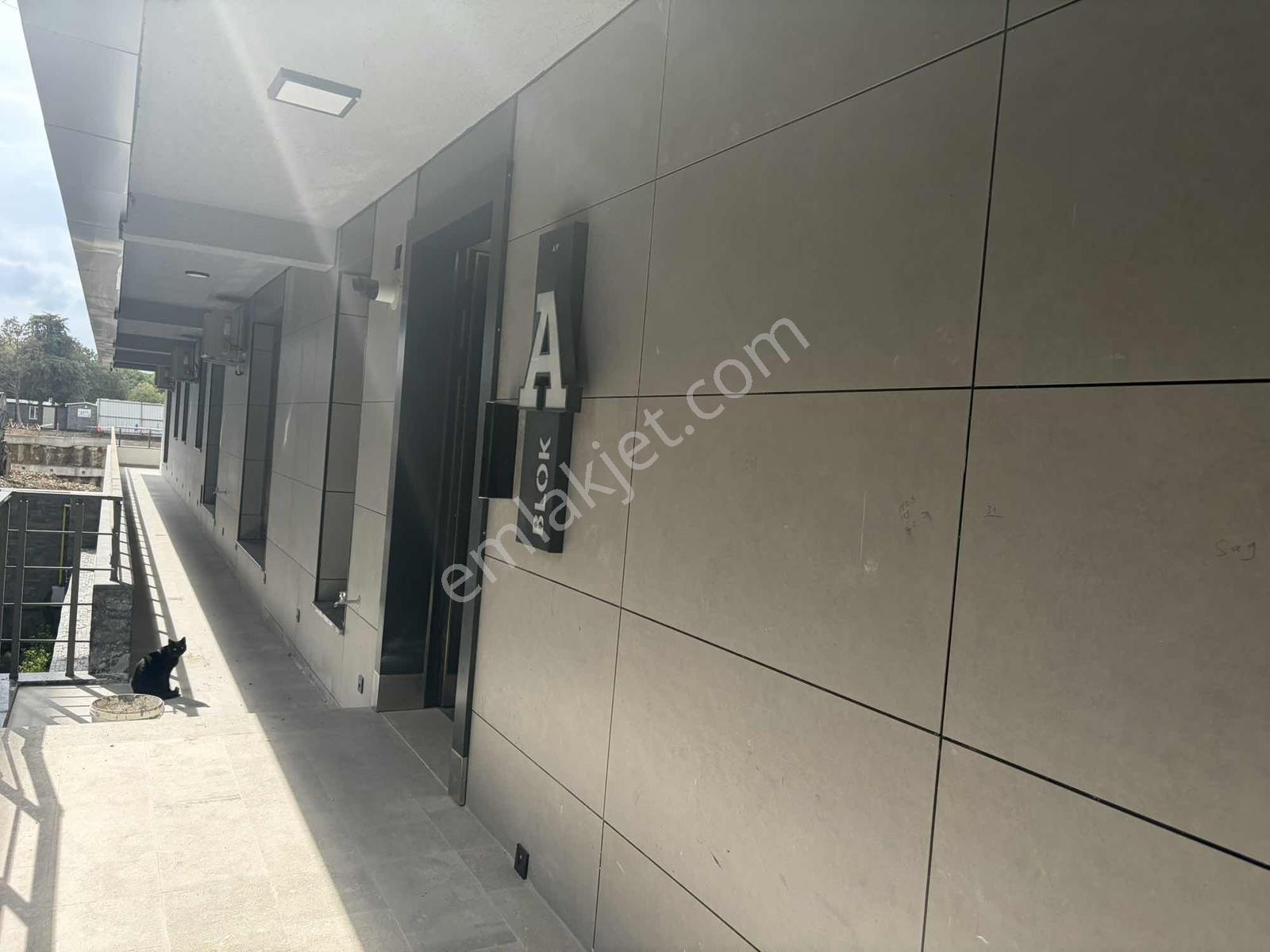F-l 'den Koşuyolu Altunizade Bağlarbaşı Metro Sitede Sıfır 3+1 — fotoğraf 7