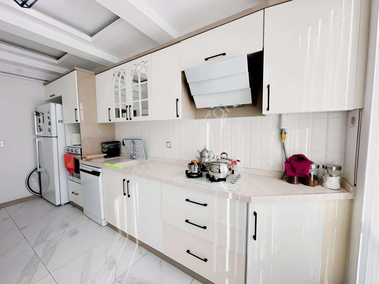 Doradan Altınkumda Satılık 2+1 Full Kredili Ön Cephe Köşe Daire — fotoğraf 3