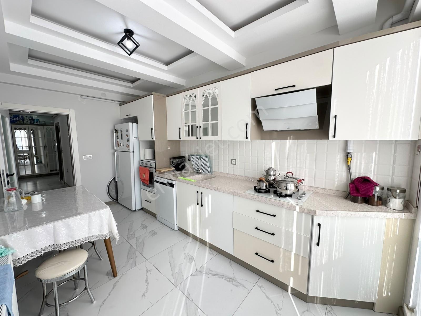 Doradan Altınkumda Satılık 2+1 Full Kredili Ön Cephe Köşe Daire — fotoğraf 5