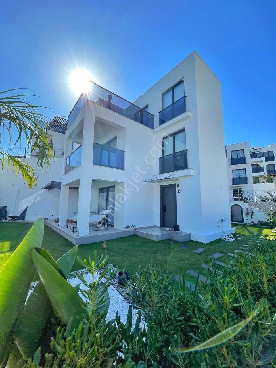 Bodrum Hayalimizden Gündoğanda Deniz Manzaralı Site İçinde Villa