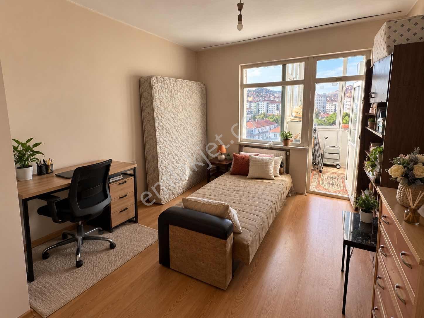 Cadde Üzerinde 3+1 Satılık Daire — fotoğraf 4