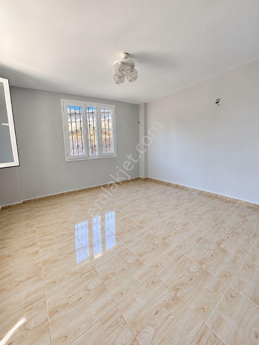 Vesile'den Tek Katlı Cadde Üzeri Müstakil 2+1 — fotoğraf 11