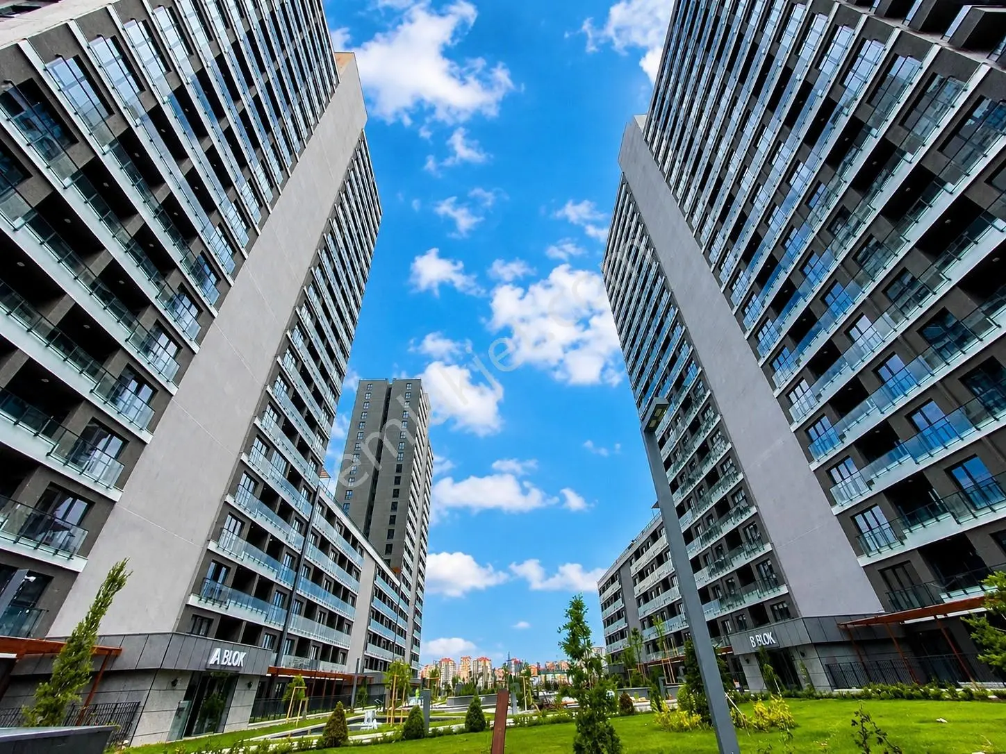Marka'Dan Serhat Mah.Relax Cadde Projesinde Sıfır 17.Kat Lux Satılık 1+1 Daire