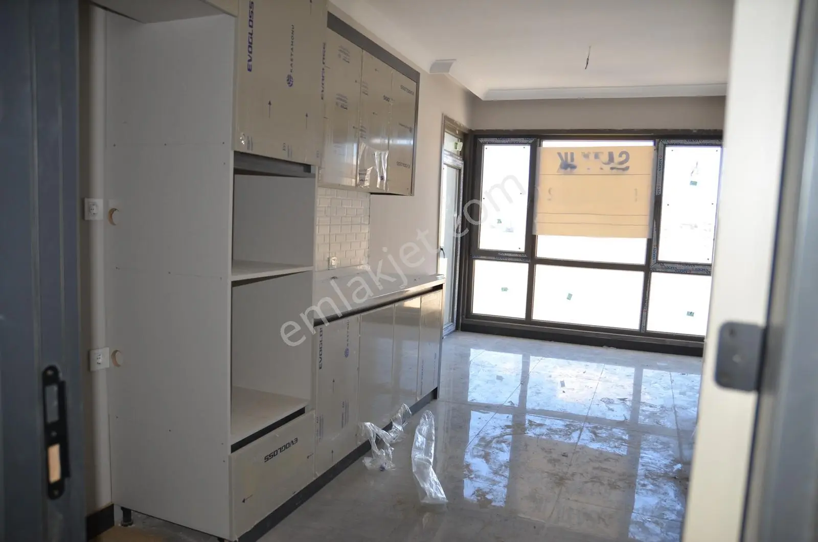 Pusulavega'Dan 14 Katlı Binanın 13. Katında Yeni Acil Satılık