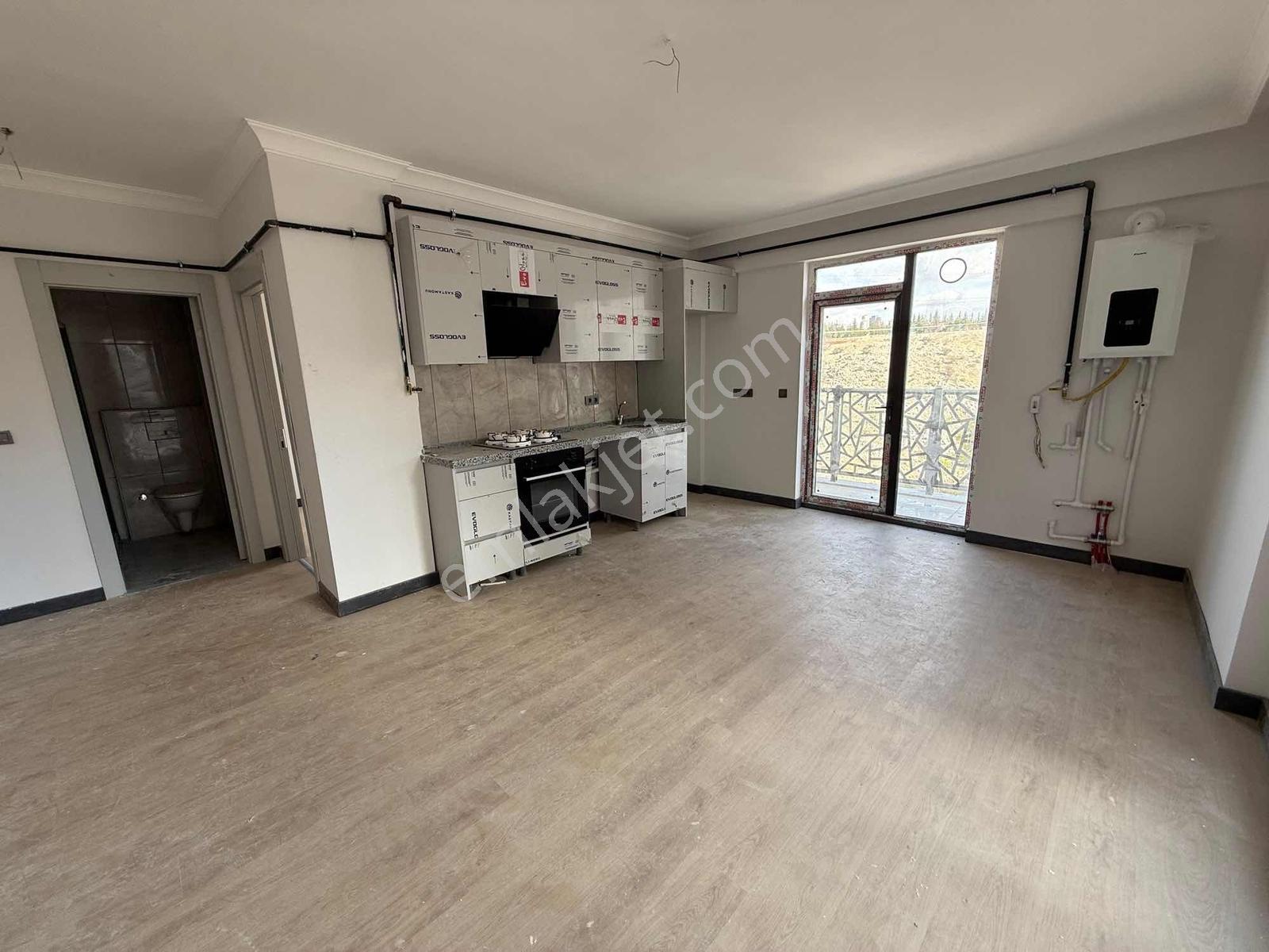 Alaçatı'Dan/Çatı Eğimsiz/Vadi Manzaralı/Çift Banyolu/3+1 Daire