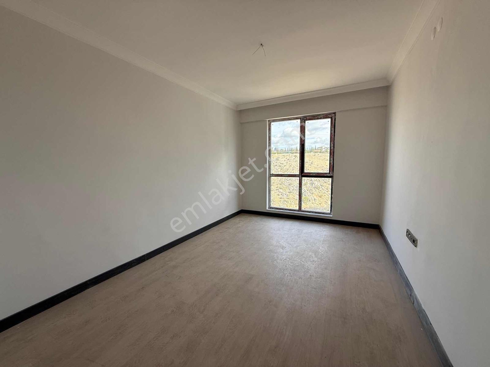 Alaçatı'dan/çatı Eğimsiz/vadi Manzaralı/çift Banyolu/3+1 Daire — fotoğraf 4