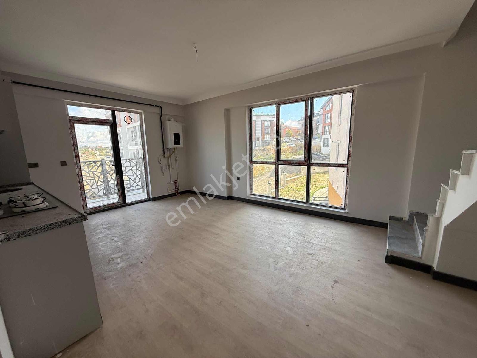 Alaçatı'dan/çatı Eğimsiz/vadi Manzaralı/çift Banyolu/3+1 Daire — fotoğraf 9