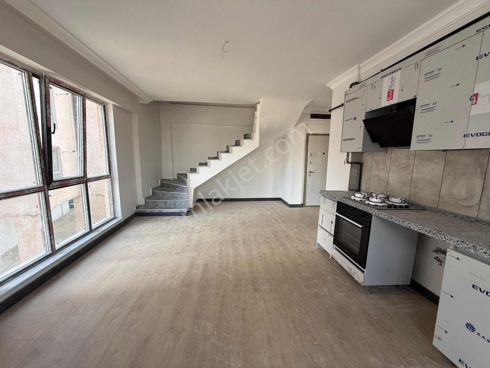 Alaçatı'dan/çatı Eğimsiz/vadi Manzaralı/çift Banyolu/3+1 Daire — fotoğraf 13