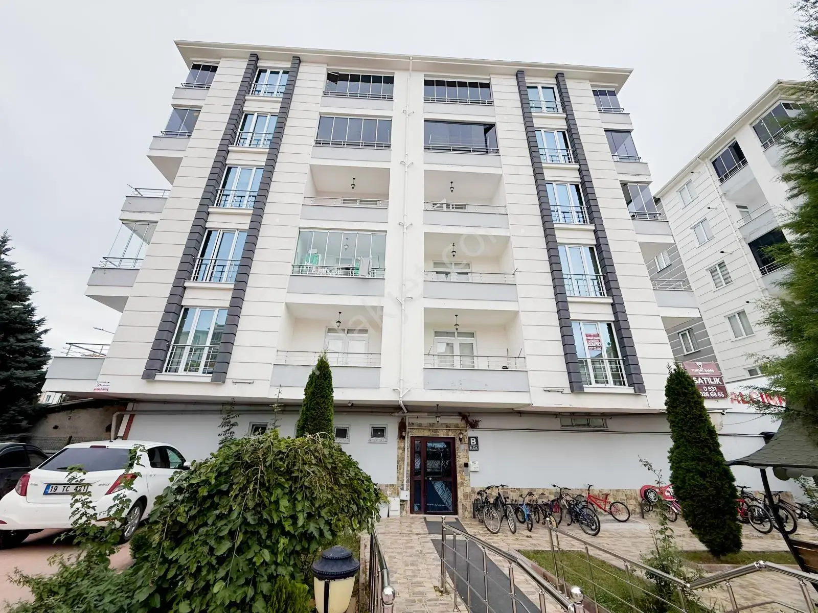 Doktor Sadık Ahmet Caddesi Üzeri Site İçerisinde Satılık Daire