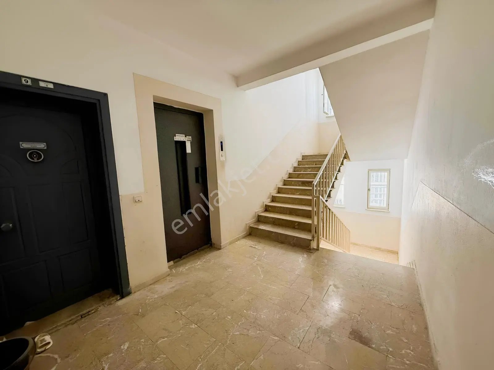 Bahçelievler Migros Karşışı 3+1 Geniş Satılık Daire — fotoğraf 3