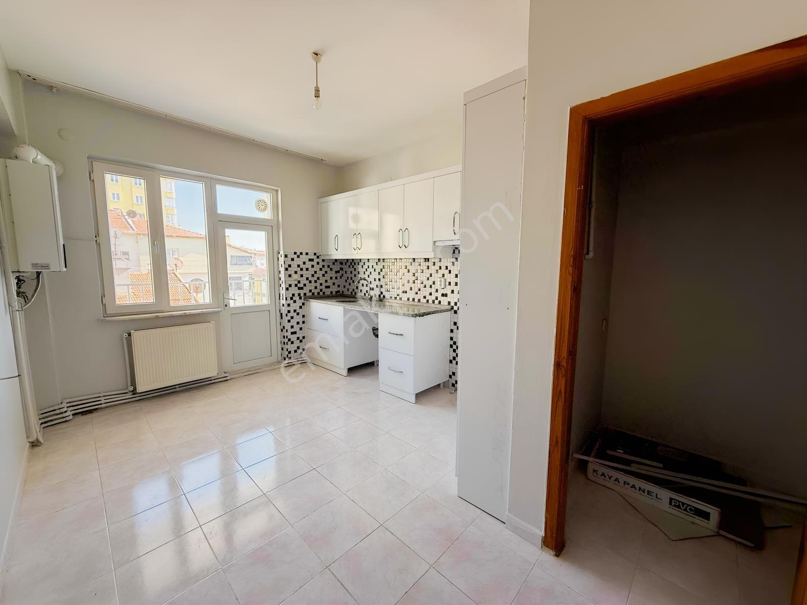 Bahçelievler Migros Karşışı 3+1 Geniş Satılık Daire — fotoğraf 8