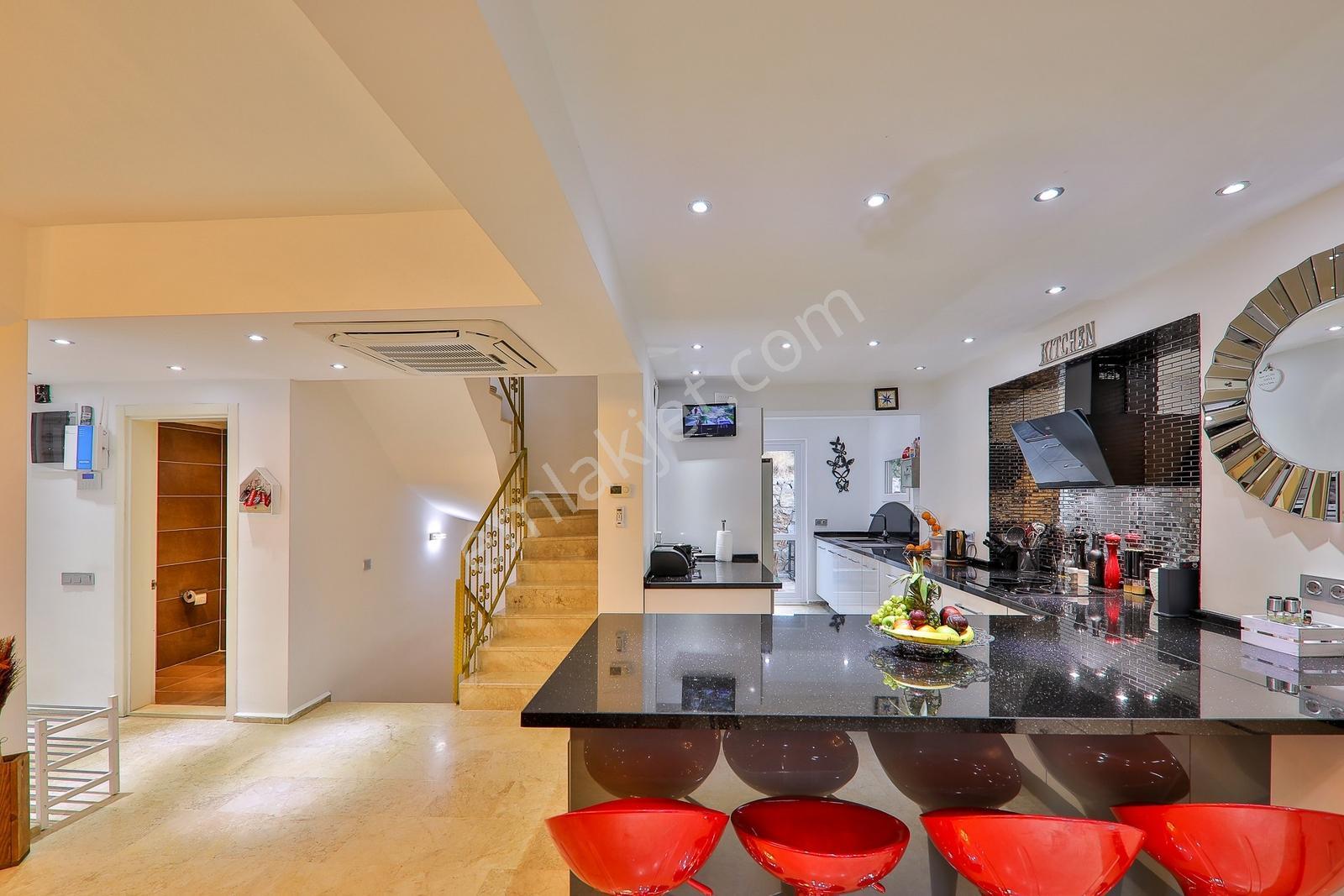 Remax'tan- Fethiye Ölüdeniz Ovacık'ta, 5+2 Müstakil Eşyalı Villa — fotoğraf 3