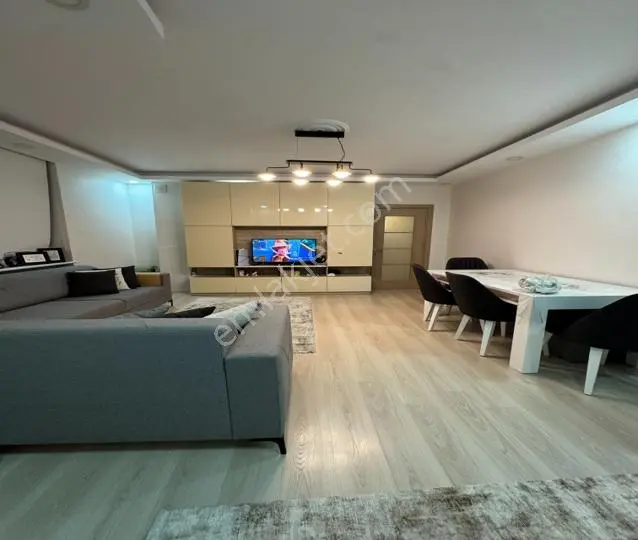 Mahmutbey'de Cadde Üzeri Yeni Binada Geniş 3+1 Daire !!! — fotoğraf 3