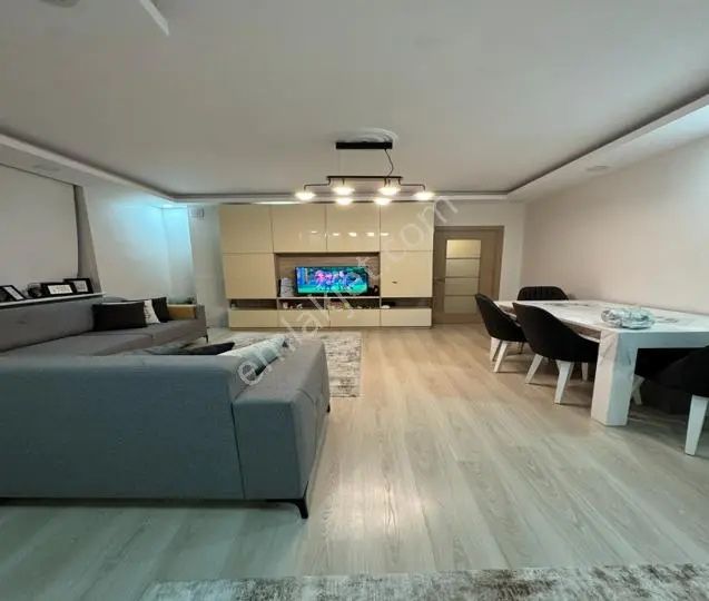 Mahmutbey'de Cadde Üzeri Yeni Binada Geniş 3+1 Daire !!! — fotoğraf 5