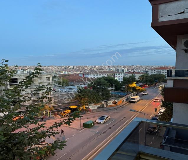 Mahmutbey'de Cadde Üzeri Yeni Binada Geniş 3+1 Daire !!! — fotoğraf 7