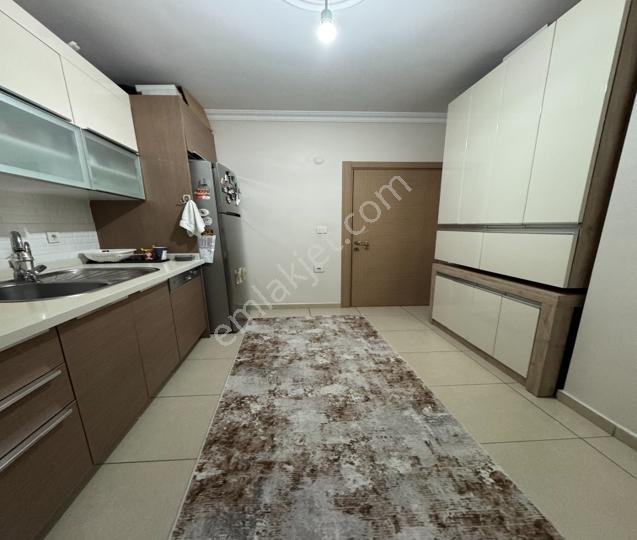 Mahmutbey'de Cadde Üzeri Yeni Binada Geniş 3+1 Daire !!! — fotoğraf 10