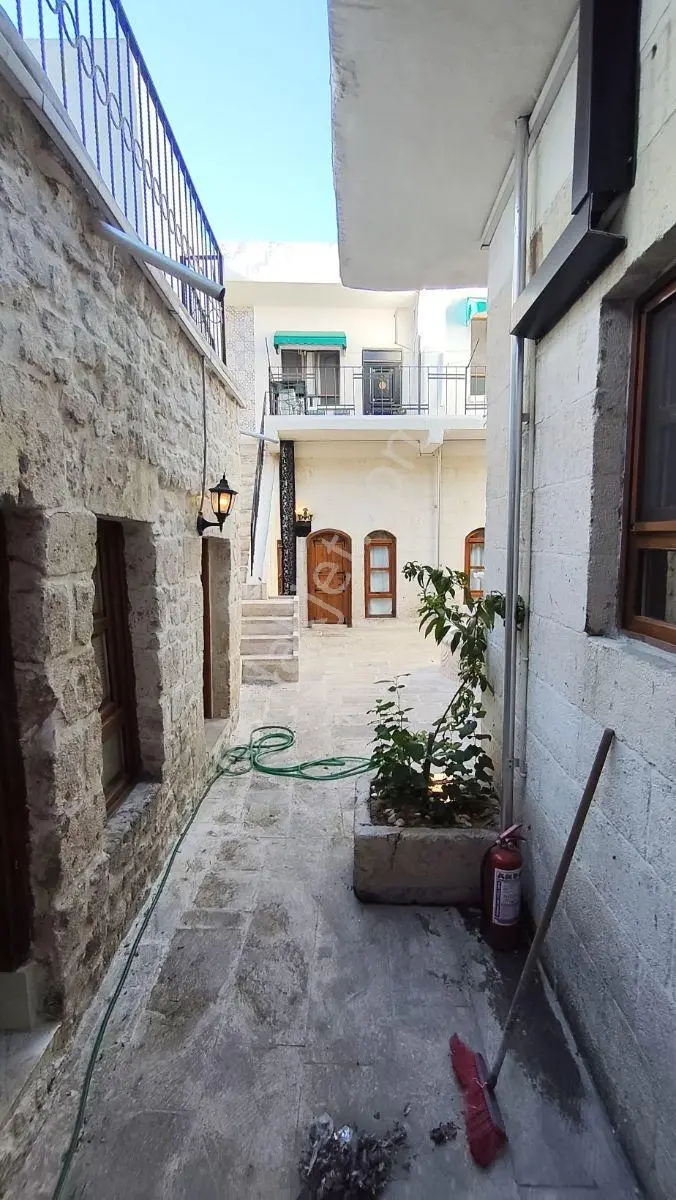 Urfa Merkezde İçi Yapılı Eşyalı Satılık Avlulu Kargir Ev — fotoğraf 2