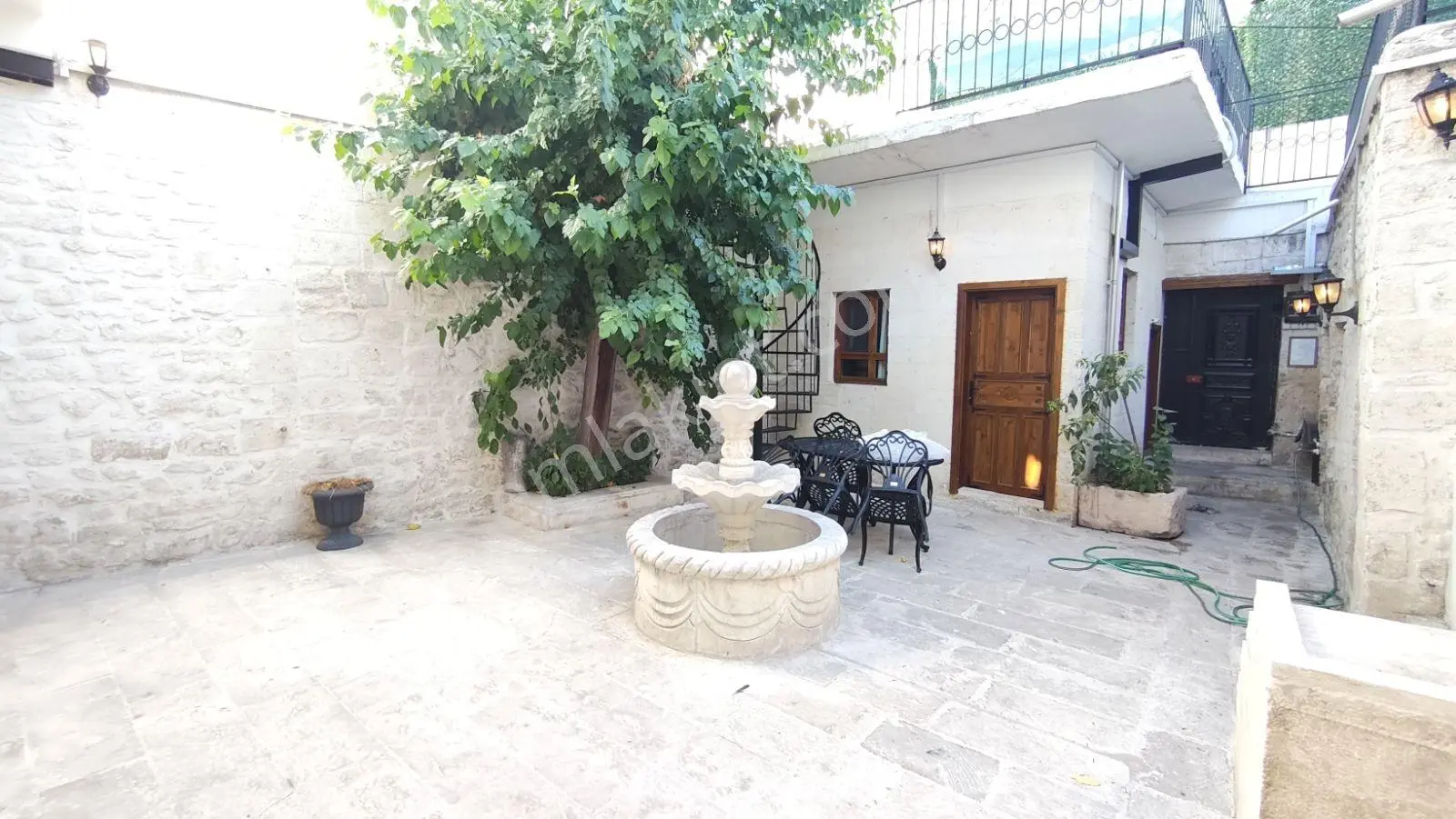Urfa Merkezde İçi Yapılı Eşyalı Satılık Avlulu Kargir Ev — fotoğraf 4