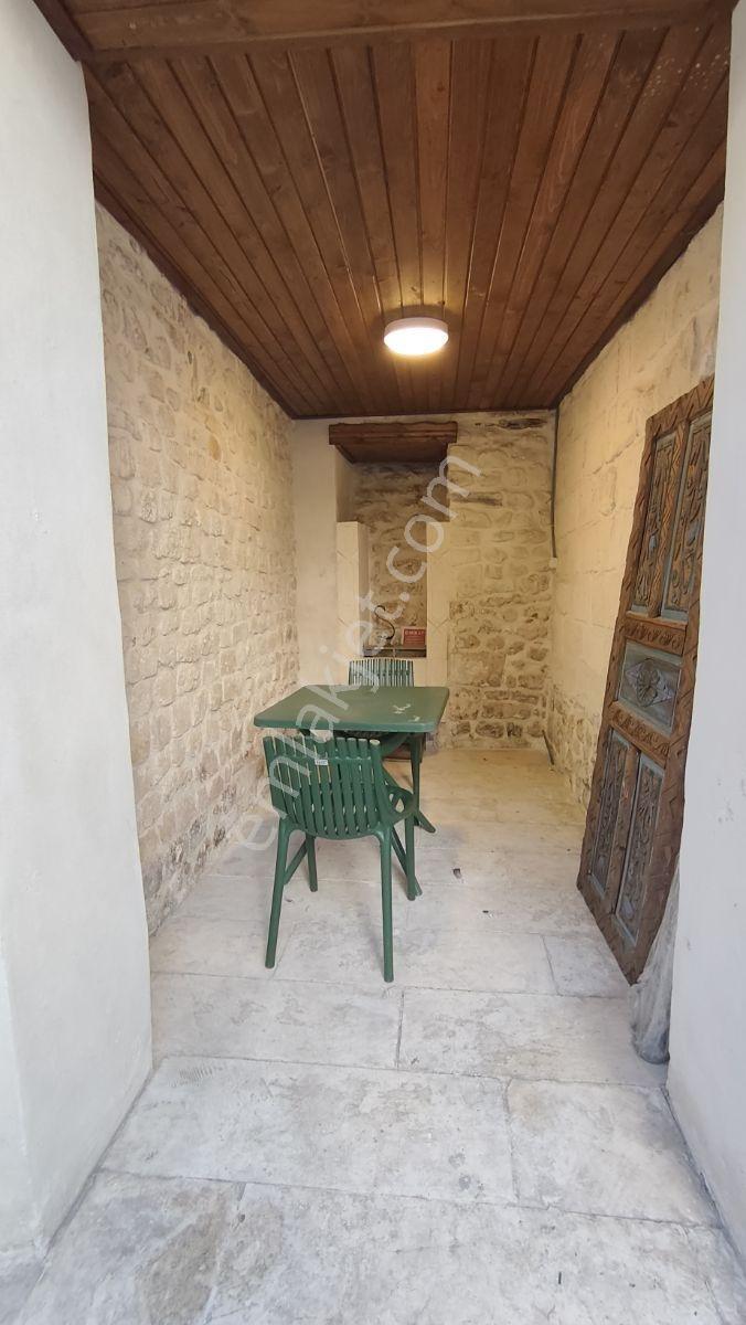 Urfa Merkezde İçi Yapılı Eşyalı Satılık Avlulu Kargir Ev — fotoğraf 9
