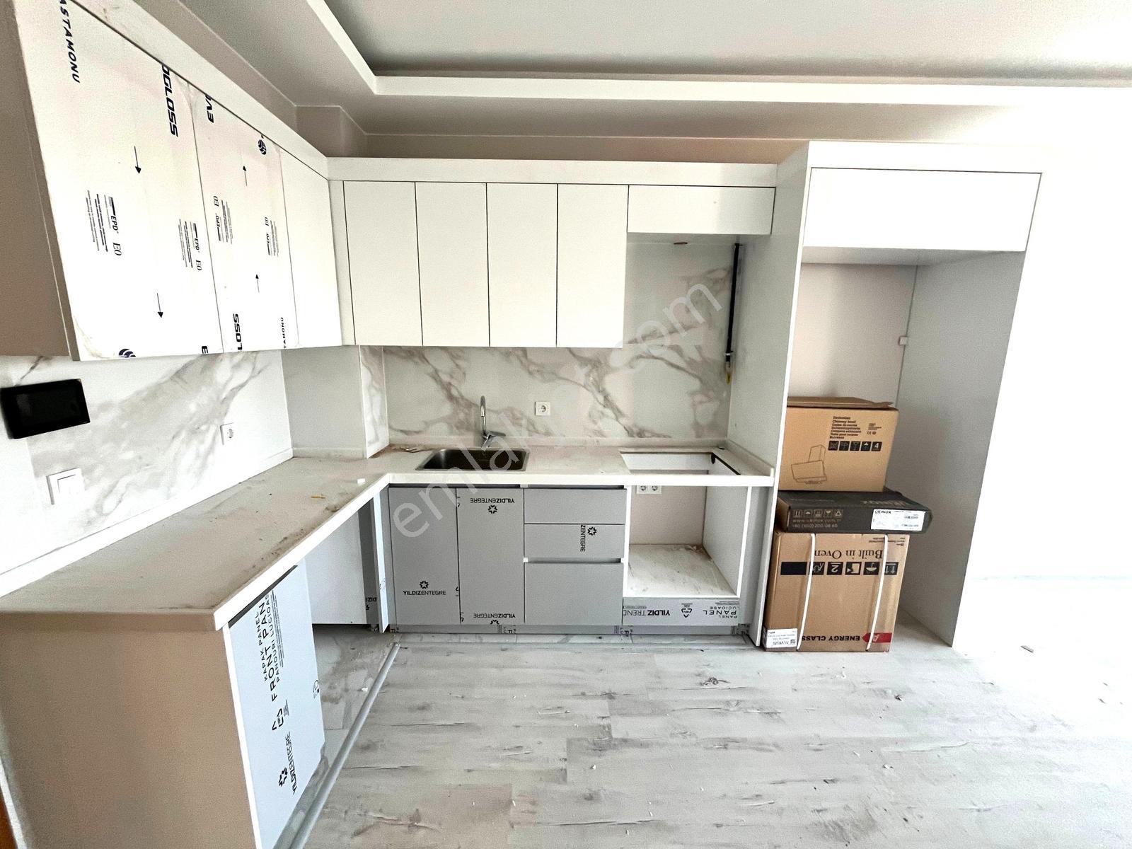 Pendik Doğu Mh. Satılık Deniz Manzaralı Metro Yanı Lüks 1+1 — fotoğraf 11