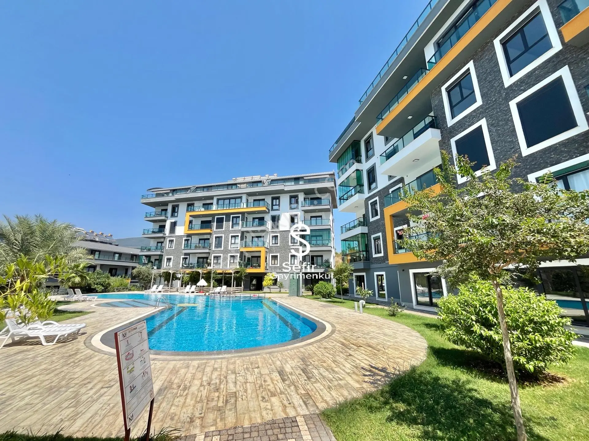 Alanya Oba'da Lüks Site İçerisinde Satılık 1+1 Eşyalı Daire