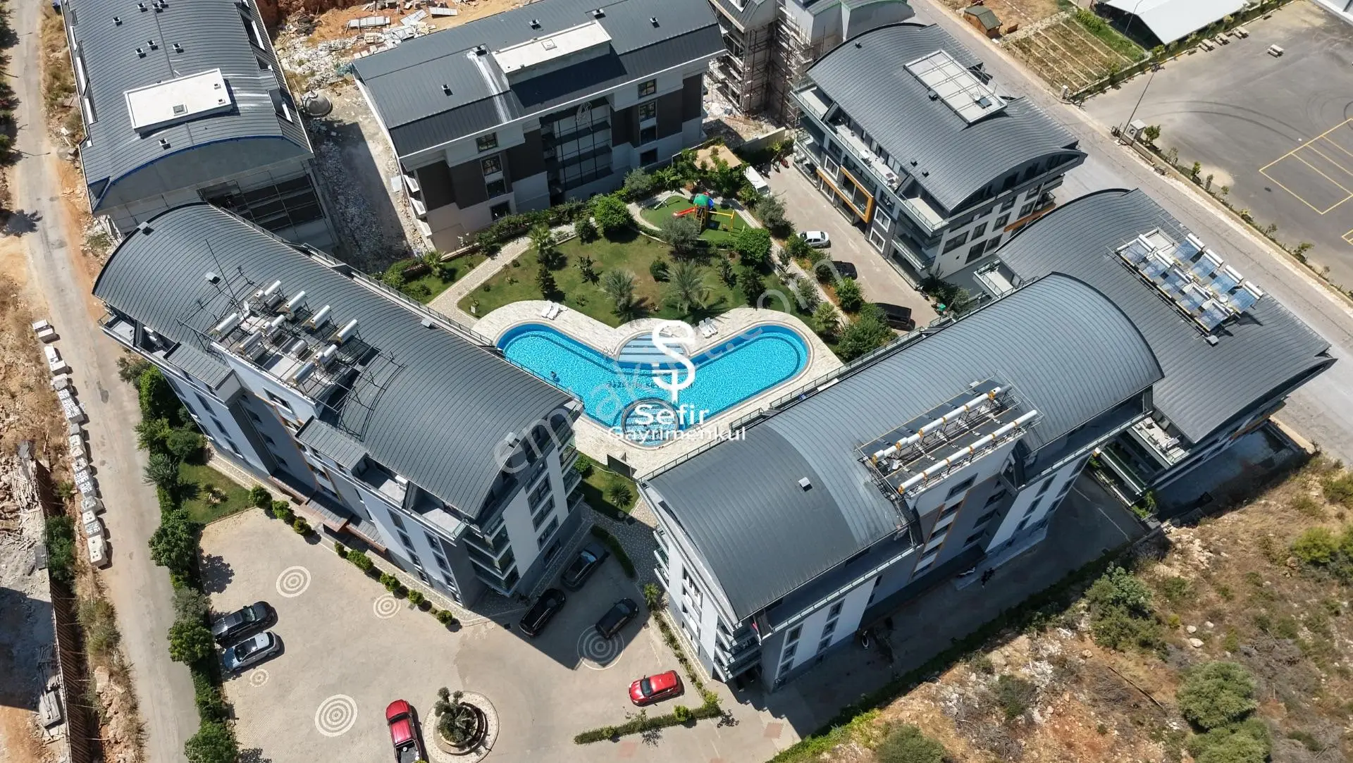 Alanya Oba'da Lüks Site İçerisinde Satılık 1+1 Eşyalı Daire — fotoğraf 3