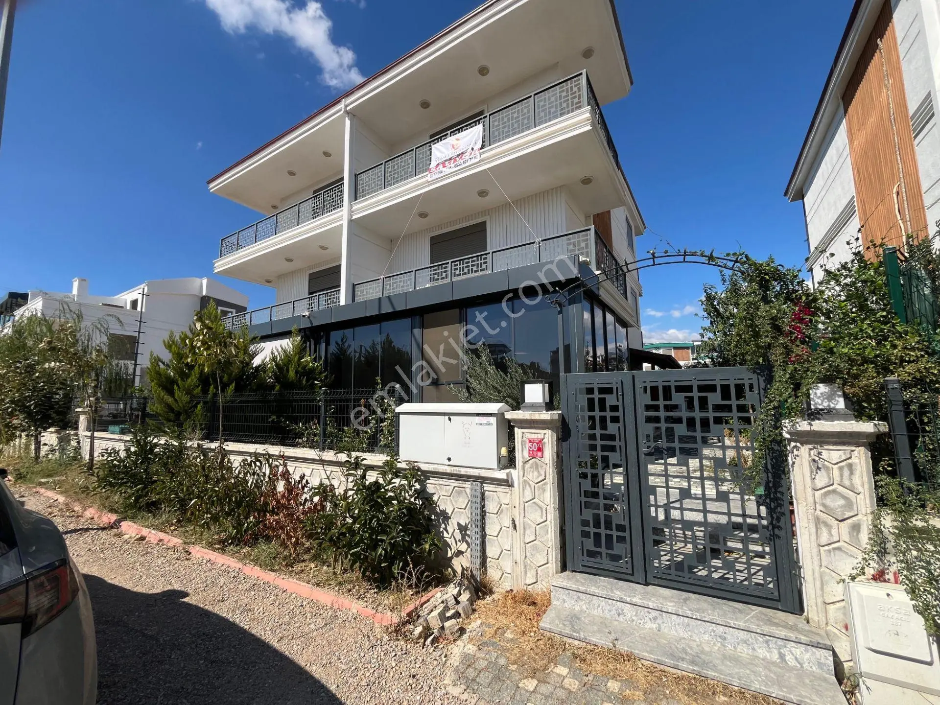 Yükselden Gürede Kış Bahçeli, 60 M²bahçe Alanlı 4+1 Villa