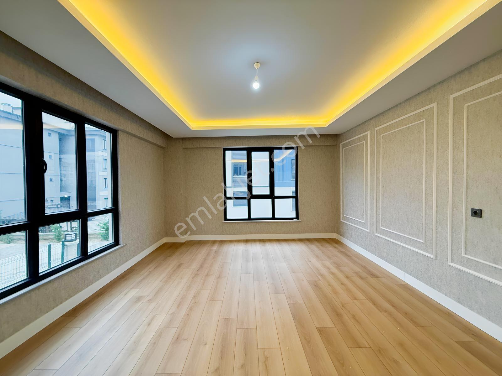 S. Eyyubide Geniş Satılık Daire | Yerden Isıtma | 30-40 M² Depo — fotoğraf 2