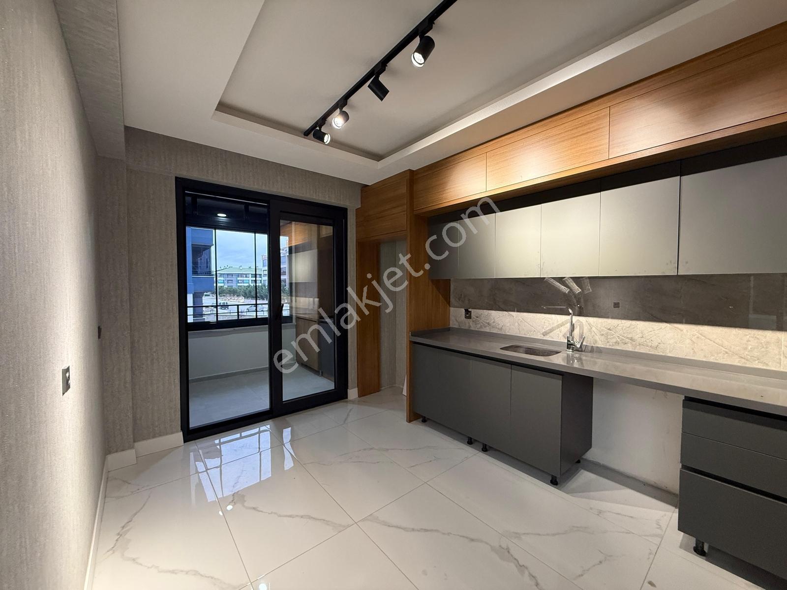 S. Eyyubide Geniş Satılık Daire | Yerden Isıtma | 30-40 M² Depo — fotoğraf 7