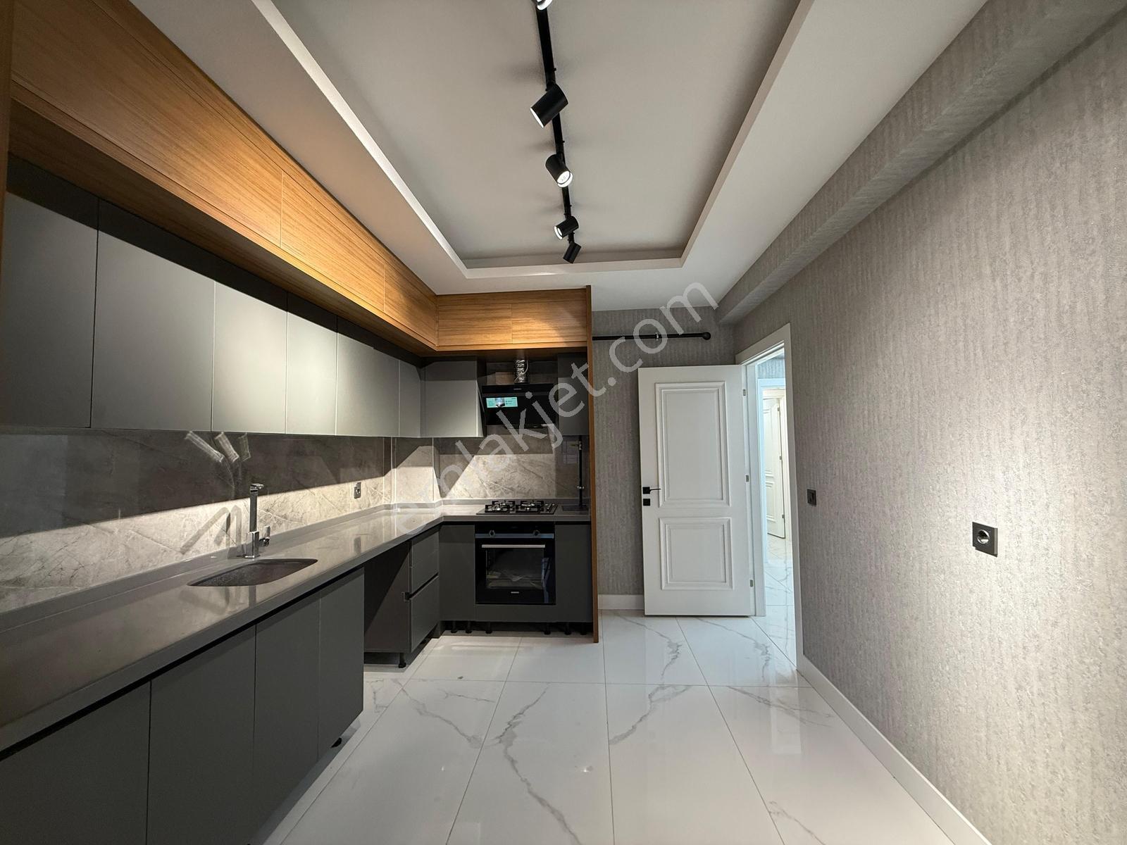 S. Eyyubide Geniş Satılık Daire | Yerden Isıtma | 30-40 M² Depo — fotoğraf 8