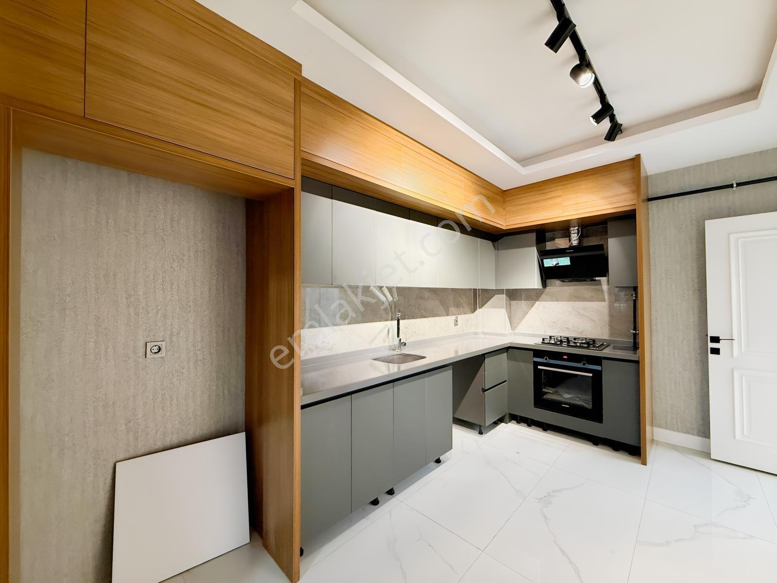S. Eyyubide Geniş Satılık Daire | Yerden Isıtma | 30-40 M² Depo — fotoğraf 9