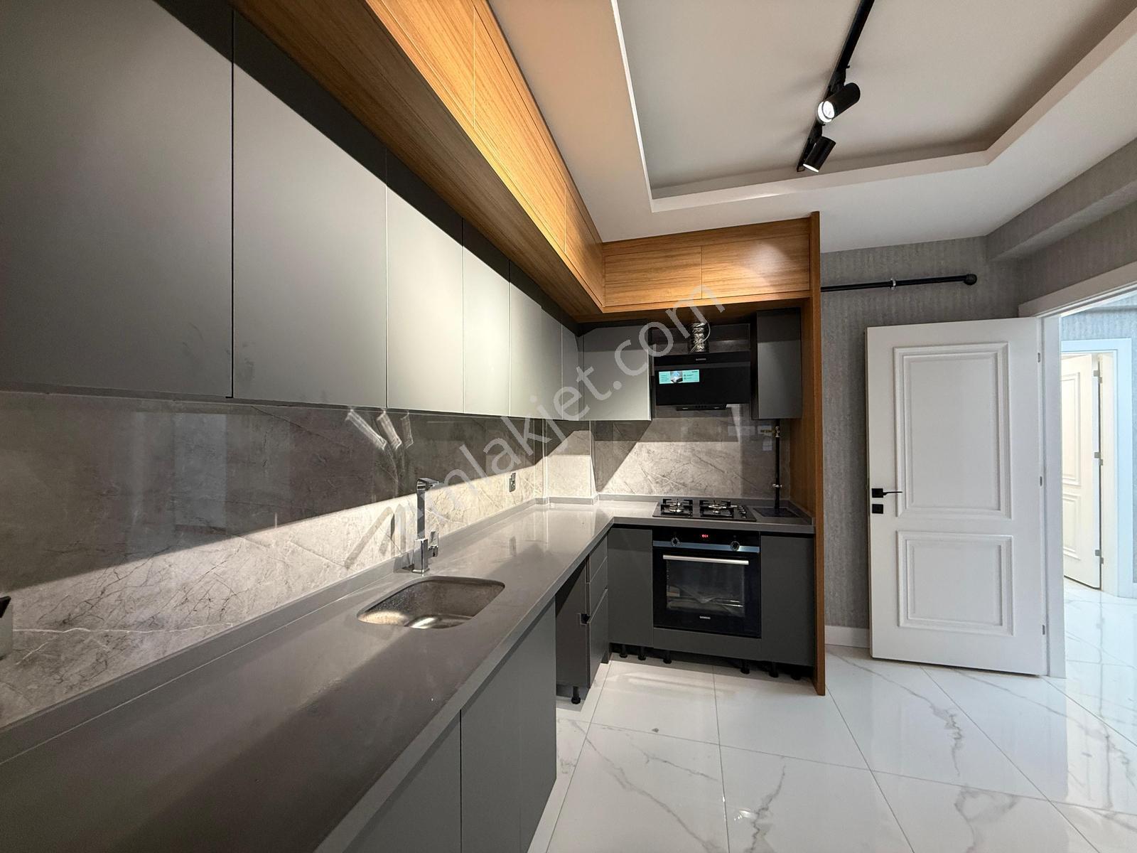 S. Eyyubide Geniş Satılık Daire | Yerden Isıtma | 30-40 M² Depo — fotoğraf 10