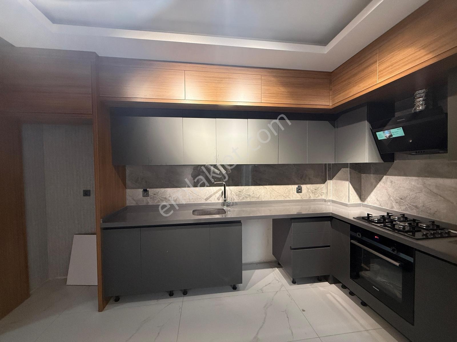 S. Eyyubide Geniş Satılık Daire | Yerden Isıtma | 30-40 M² Depo — fotoğraf 11