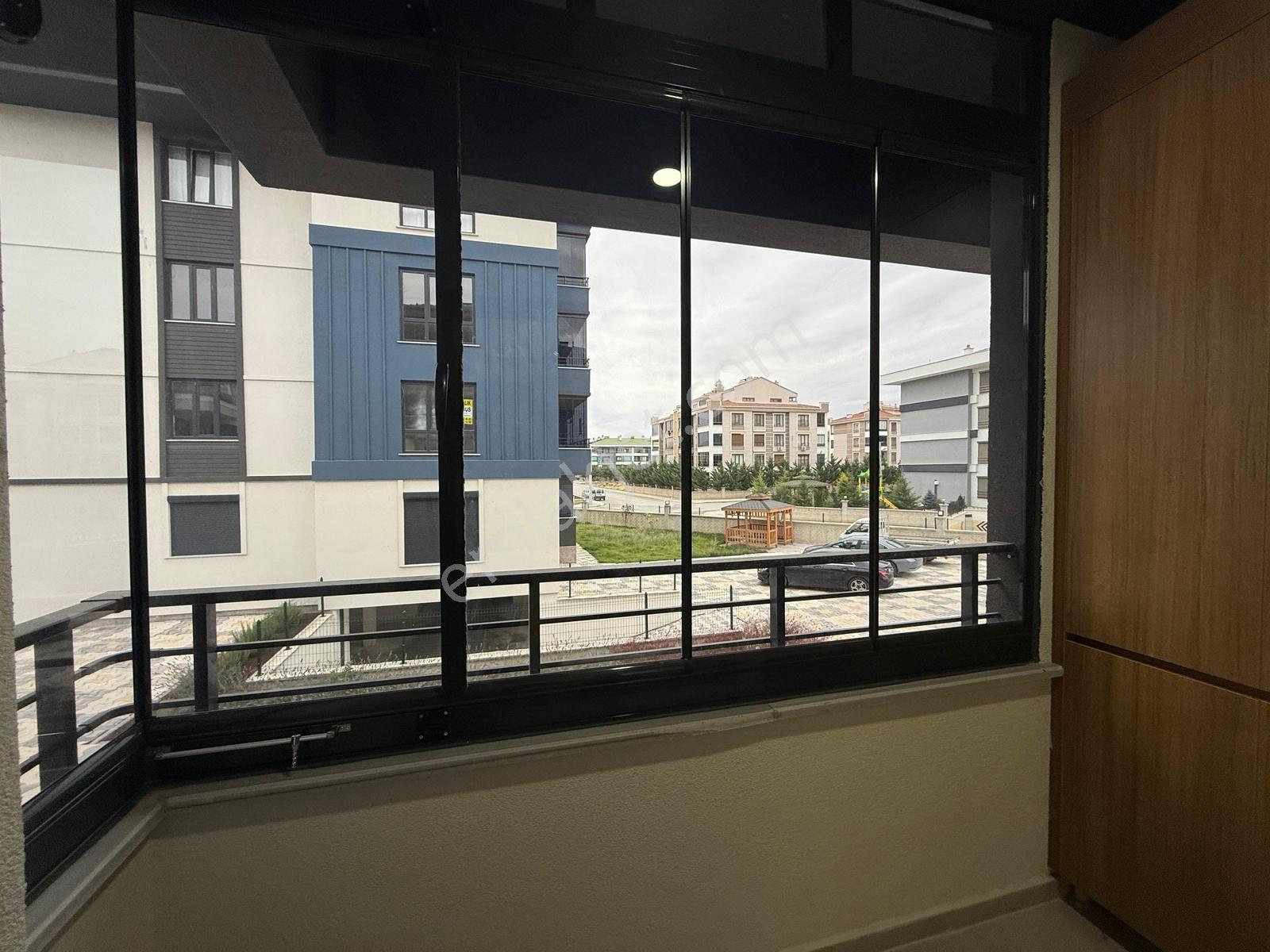 S. Eyyubide Geniş Satılık Daire | Yerden Isıtma | 30-40 M² Depo — fotoğraf 13