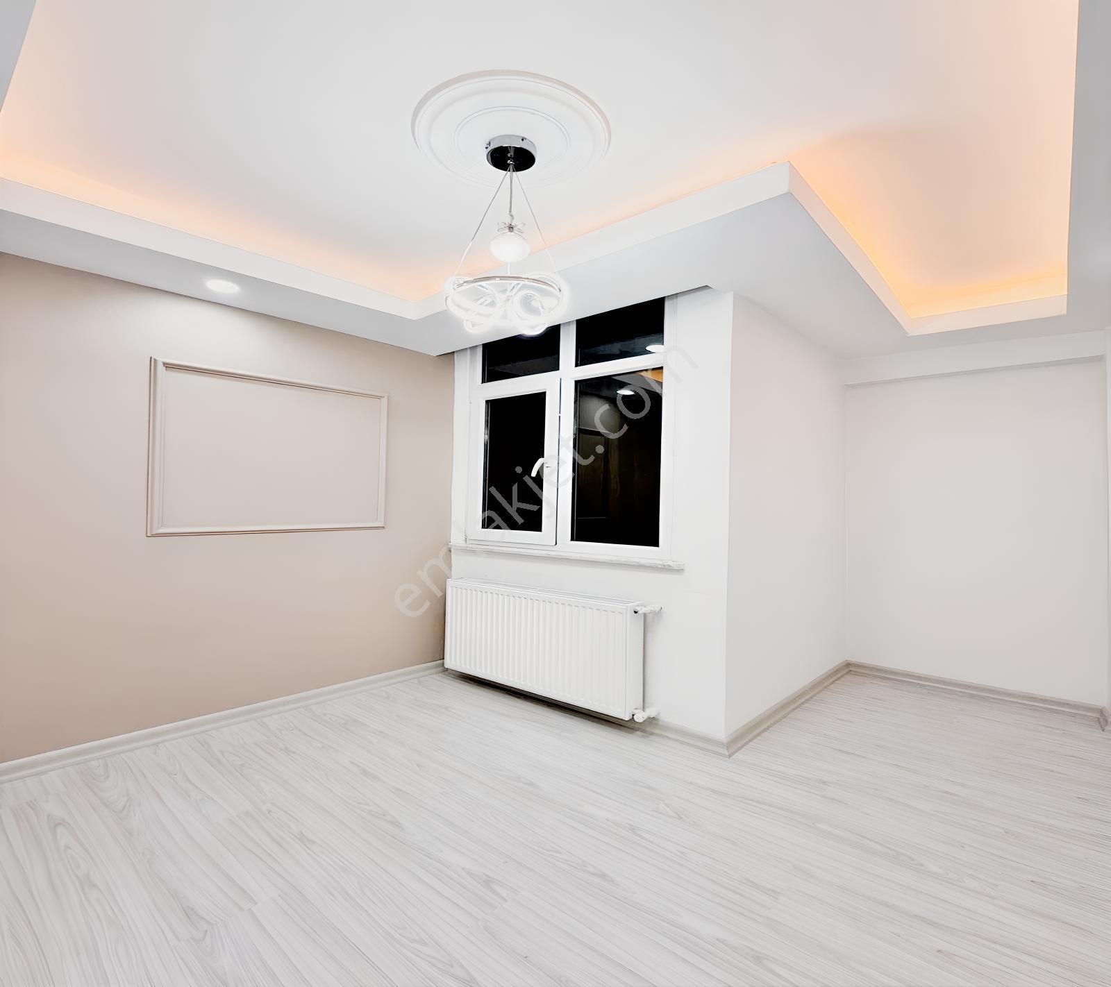 Esenyurt Kıraç Osmangazi Mahallesinde Yürüyüş Yolunun Dibinde — fotoğraf 22