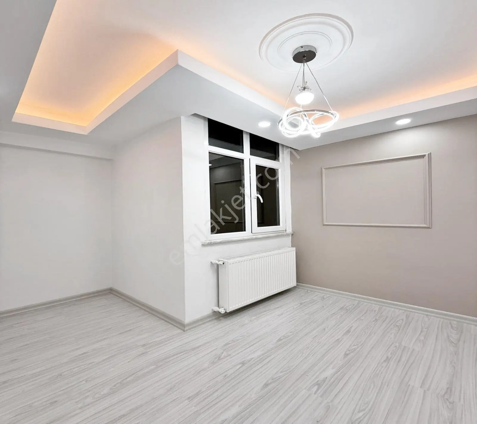 Esenyurt Kıraç Osmangazi Mahallesinde Yürüyüş Yolunun Dibinde — fotoğraf 27