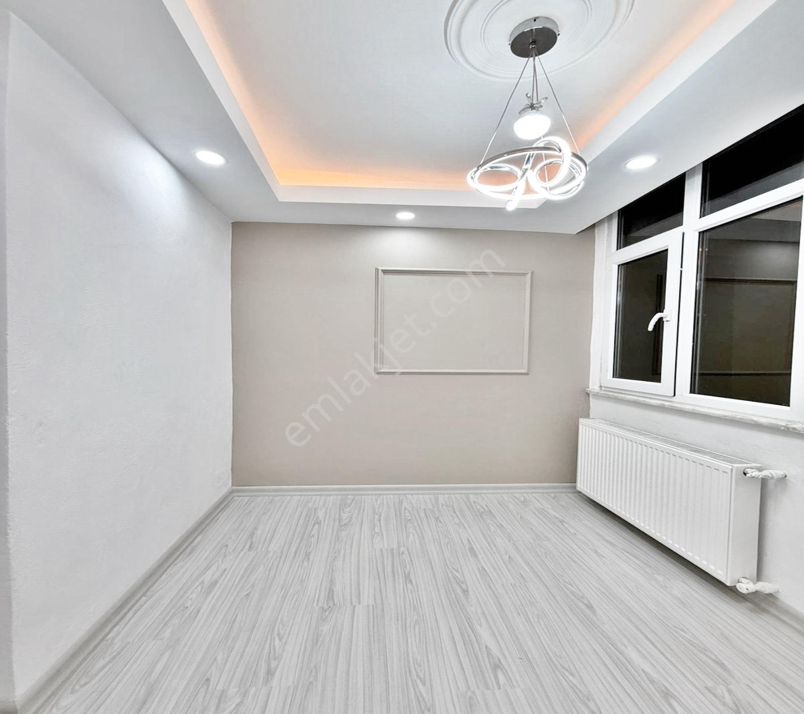 Esenyurt Kıraç Osmangazi Mahallesinde Yürüyüş Yolunun Dibinde — fotoğraf 28