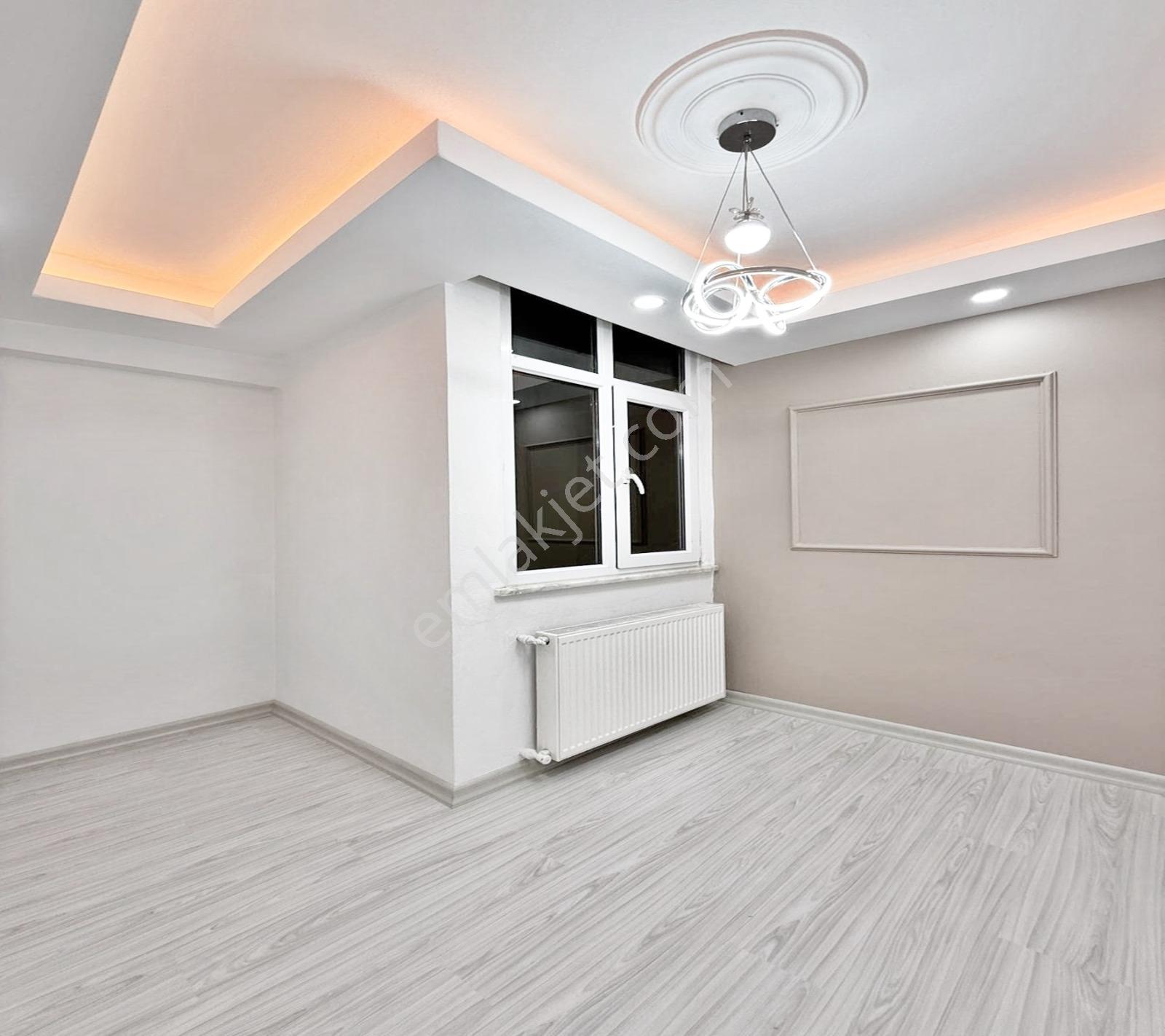 Esenyurt Kıraç Osmangazi Mahallesinde Yürüyüş Yolunun Dibinde — fotoğraf 32
