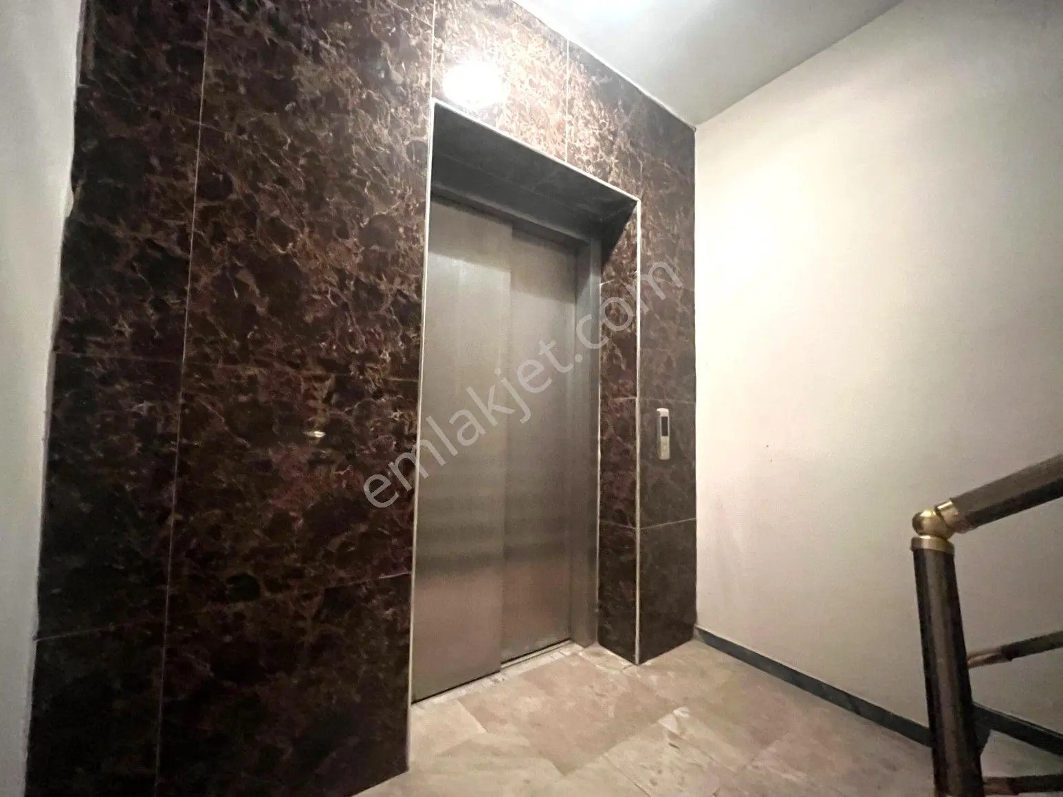 𝄞melodi'den Akçay Merkez'de Piyasanın Altında Ön Cephe Asansörlü Cam Balkon 1+1 Daire — fotoğraf 7