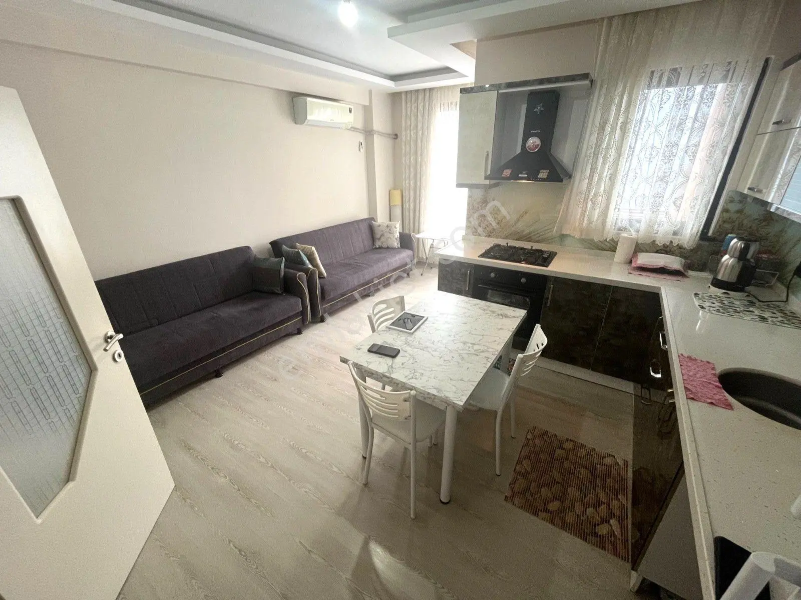 𝄞melodi'den Akçay Merkez'de Piyasanın Altında Ön Cephe Asansörlü Cam Balkon 1+1 Daire — fotoğraf 8